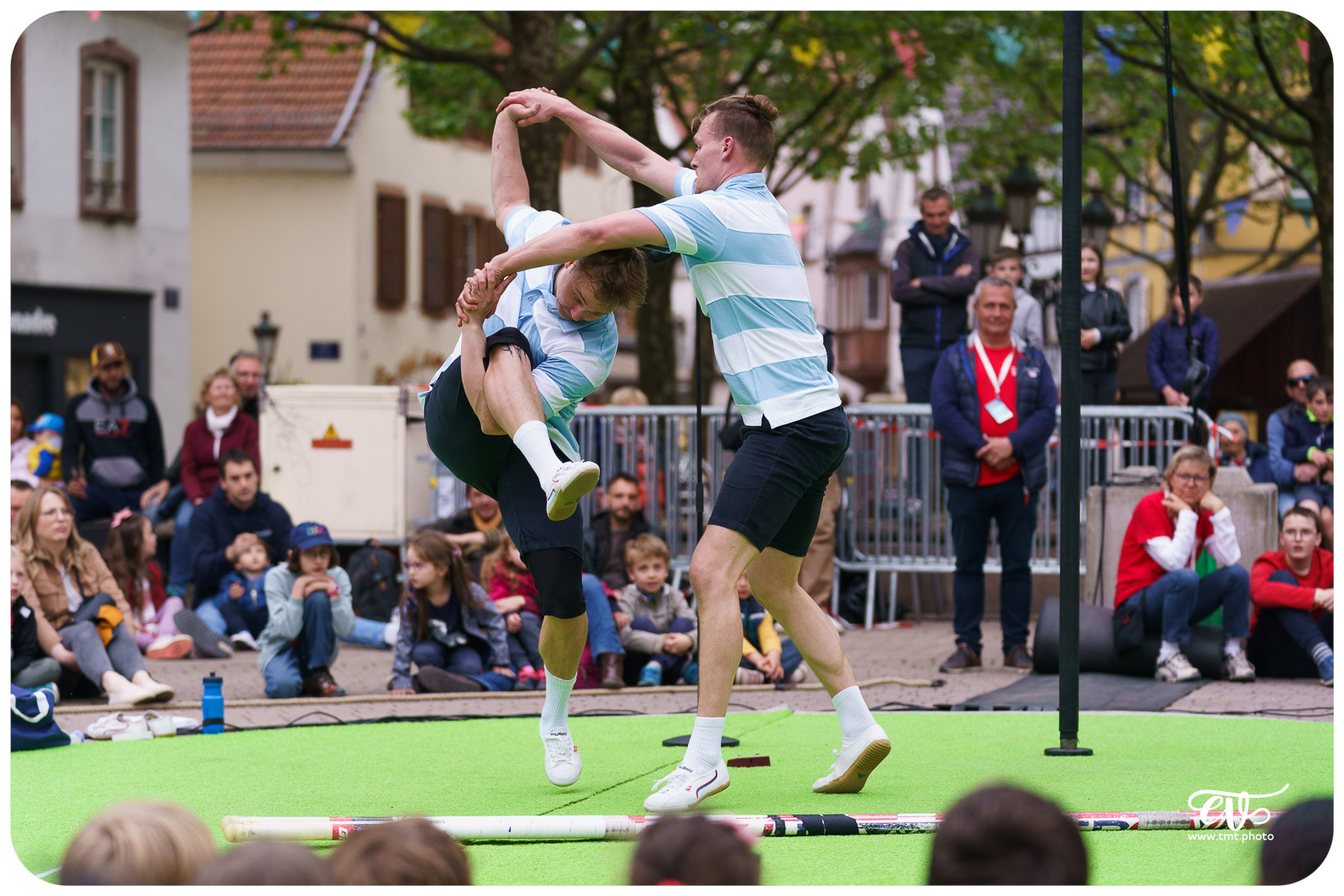 LEAGUE AND LEGEND (15FEET6)